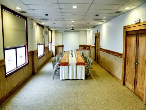 Hotel-Cabañas-del-Lago-Salón-Calbuco-escuela