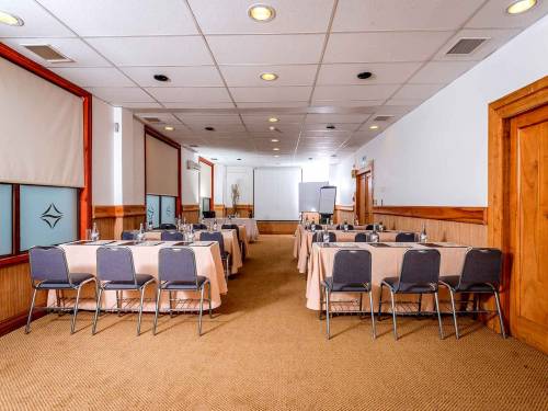 Hotel-Cabañas-del-Lago-salón-calbuco