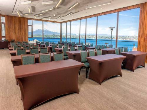 Hotel-Cabañas-del-Lago-salón-club-house-escuela