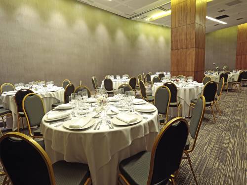 Hotel-Cumbres-Vitacura-Salón-Abetos-o-hualtatas-2
