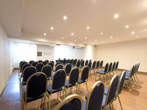 Hotel-Director-Vitacura-Salón-LLAIMA-montaje-AUDITORIO