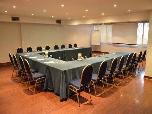 Hotel-Director-Vitacura-Salón-LLAIMA-montaje-AUDITORIO