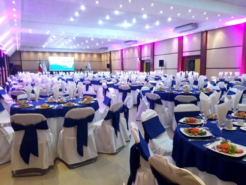 Hotel-Serena-Plaza-salón-Convenciones-cena