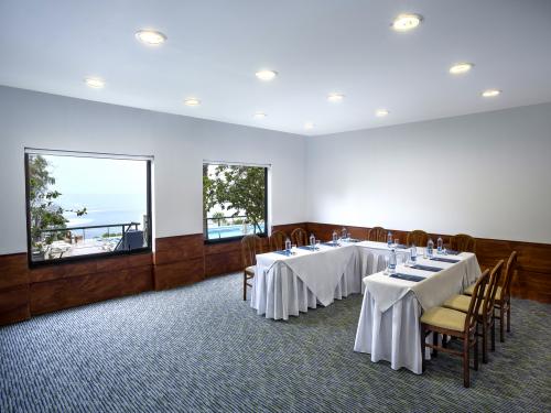 NH-Hotel-Iquique-Salón-Costanera