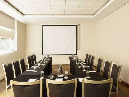 Pullman-Santiago-El-Bosque-Salón-Sídney